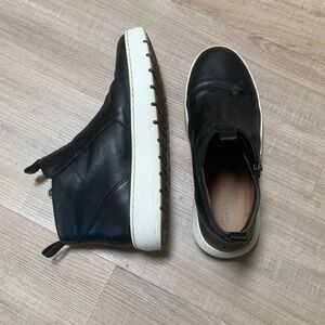 Vionic Black and White Women's Shoes